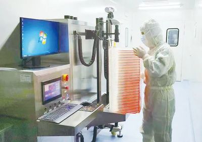 長春生物制品研究所有限責(zé)任公司工作人員正在進(jìn)行研發(fā)工作。