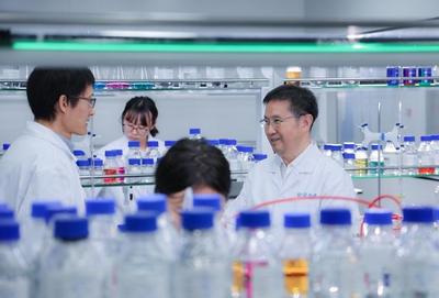 富民興渝·城市英雄丨蔣仁生:一輩子做疫苗 讓中國人有尊嚴有質量地活著