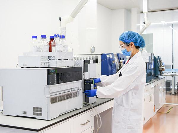 股價跳水難擋新藥研發熱潮,黑馬藥企脫穎而出
